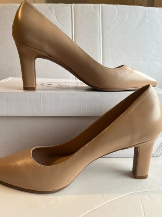 Stuart Weitzman Shoes - Stuart Weitzman pointed-toe stiletto pumps.